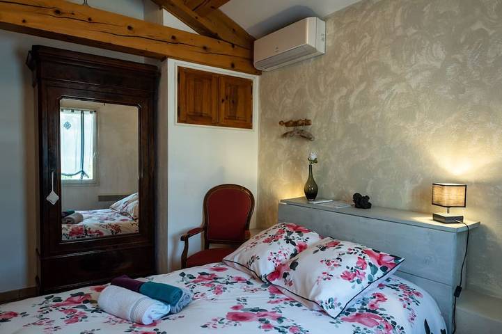 Gîte pour 4 personnes, avec terrasse ainsi que jardin et jacuzzi à Montfaucon (France) - 4