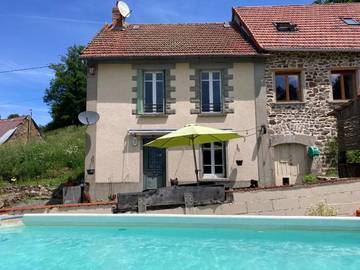 Gîte pour 6 personnes, avec piscine ainsi que jardin et vue à Croze