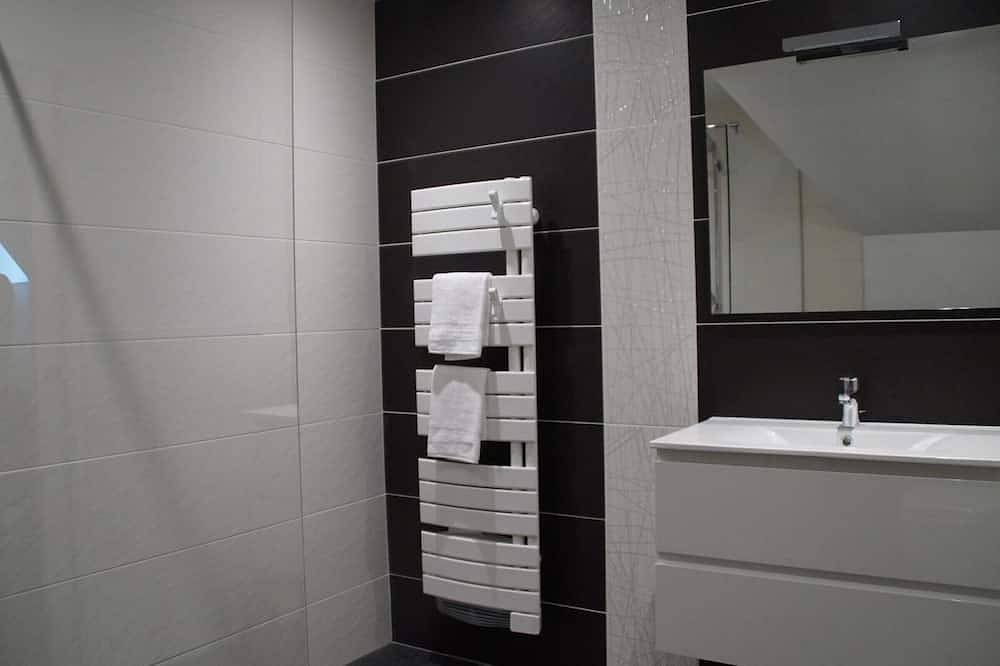 Apartamento entero, Estudio rural acogedor con cocina equipada, parking y Wifi cerca de Lille in Halluin, Lille region
