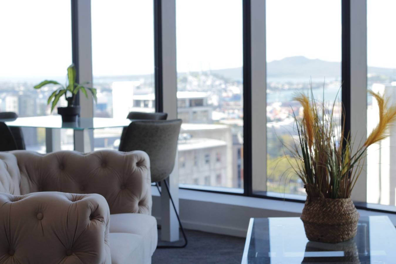 Ganze Wohnung, Sonnig, geräumig und herrlicher Meerblick! in Auckland, Auckland Council