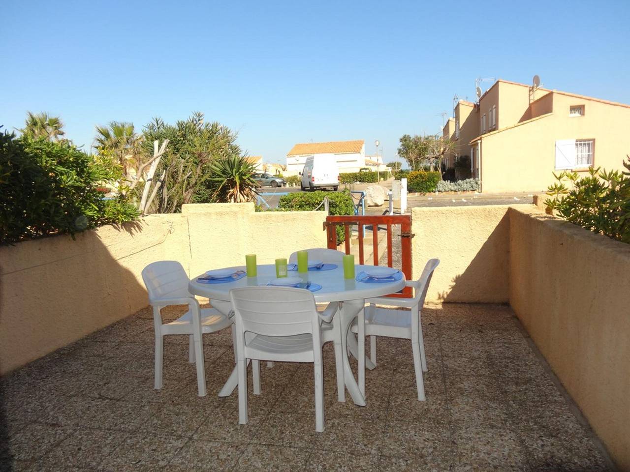 Gemütliches Ferienhaus, direkte Strandlage, Terrasse, Parkplatz, Haustiere erlaubt in Saint Pierre la Mer, Fleury
