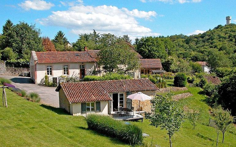Chambre d’hôte pour 4 personnes, avec piscine et jardin, animaux acceptés
