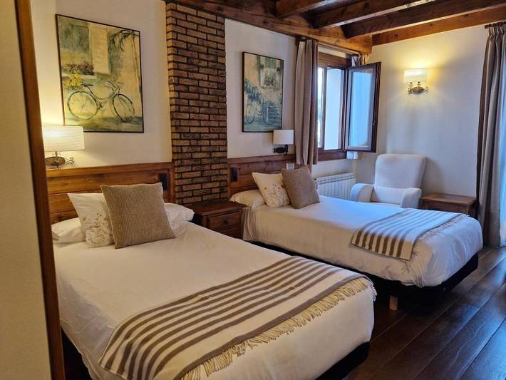 Hotel para 2 personas, con vistas en Roncal-Salazar - 2