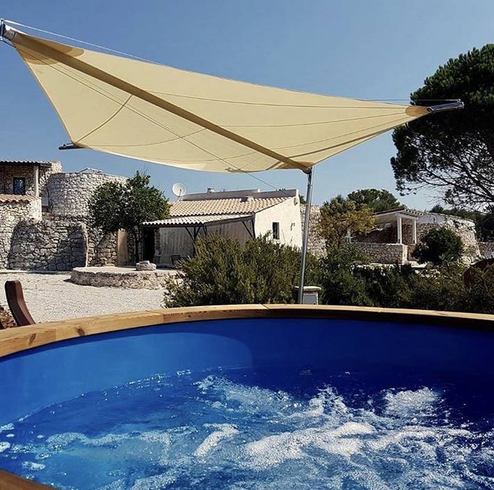 Location de vacances pour 3 personnes, avec jacuzzi et terrasse à Salve