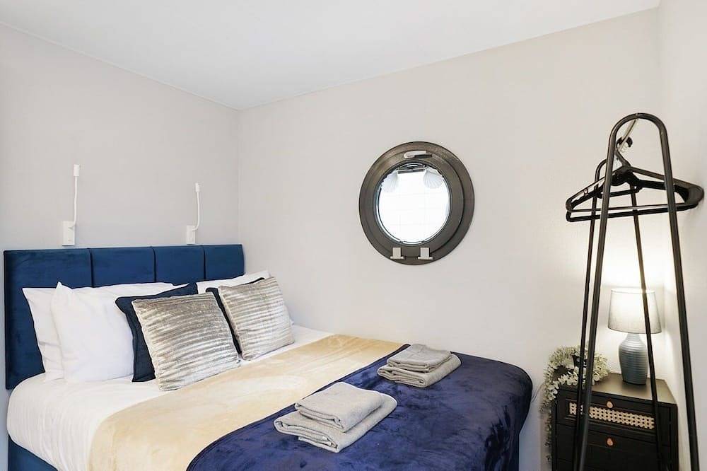 Unique Water Lodge with Rooftop in Tower Hamlets, London