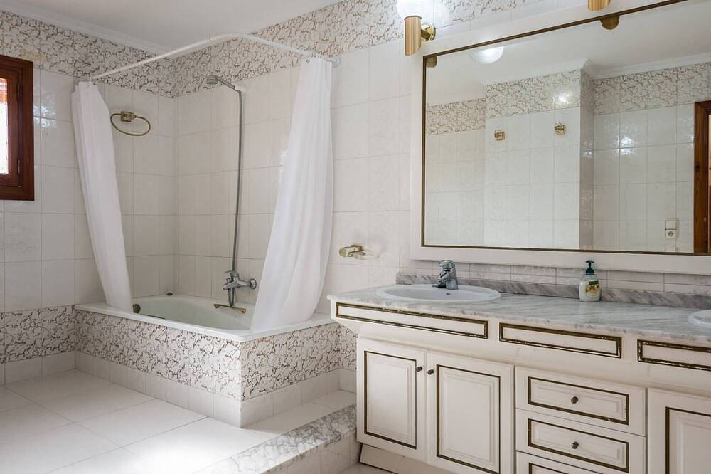 Villa Llobell - Plusholidays in Teulada (Spain), Costa Blanca