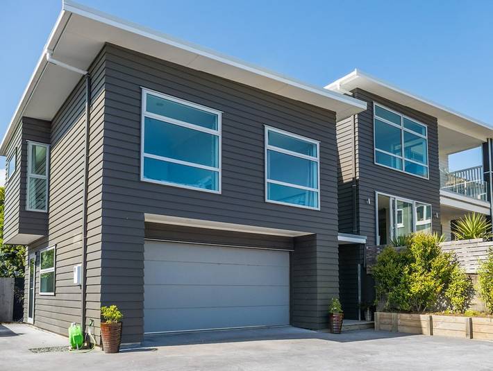 Holiday home for 10 people, with balcony in New Plymouth