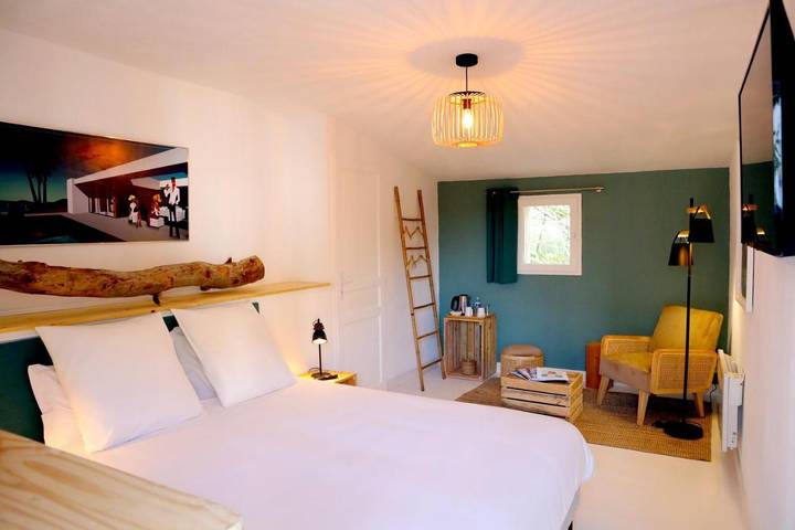 Chambre d’hôte pour 2 personnes, avec Terrasse ainsi que Jardin et Piscine