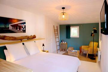 Chambre d’hôte pour 2 personnes, avec piscine ainsi que terrasse et jardin dans Montaigu-Vendée