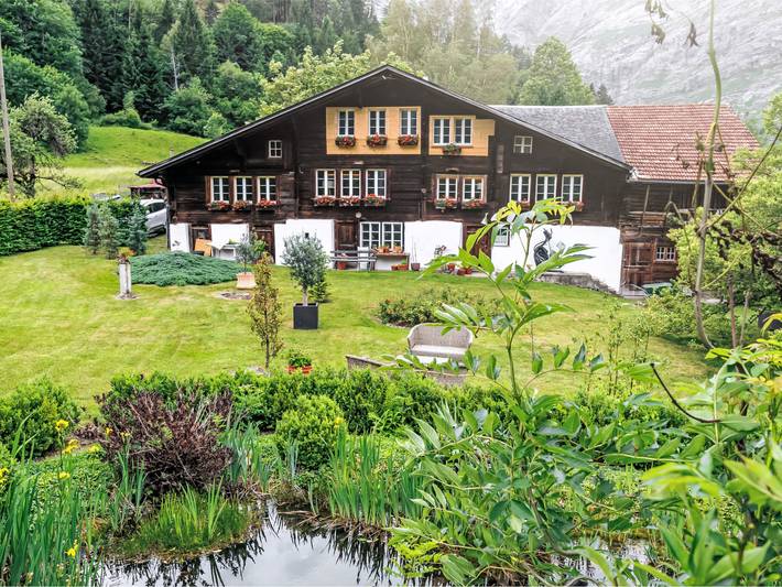 Ferienwohnung für 2 Personen, mit Terrasse und Garten sowie Ausblick in Innertkirchen