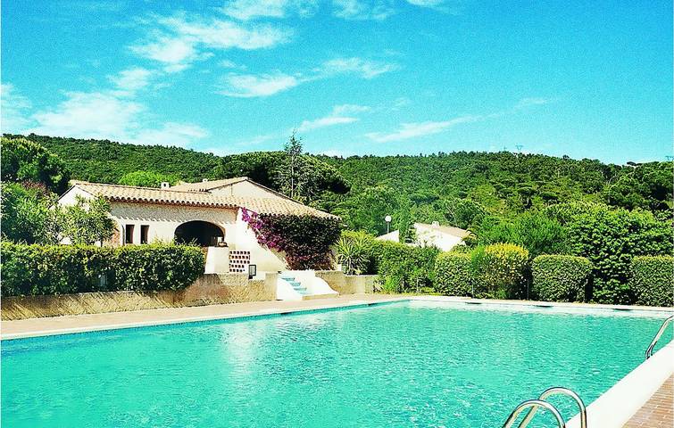 Location de vacances pour 6 personnes, avec piscine ainsi que jardin et terrasse à Sainte-Maxime - 2