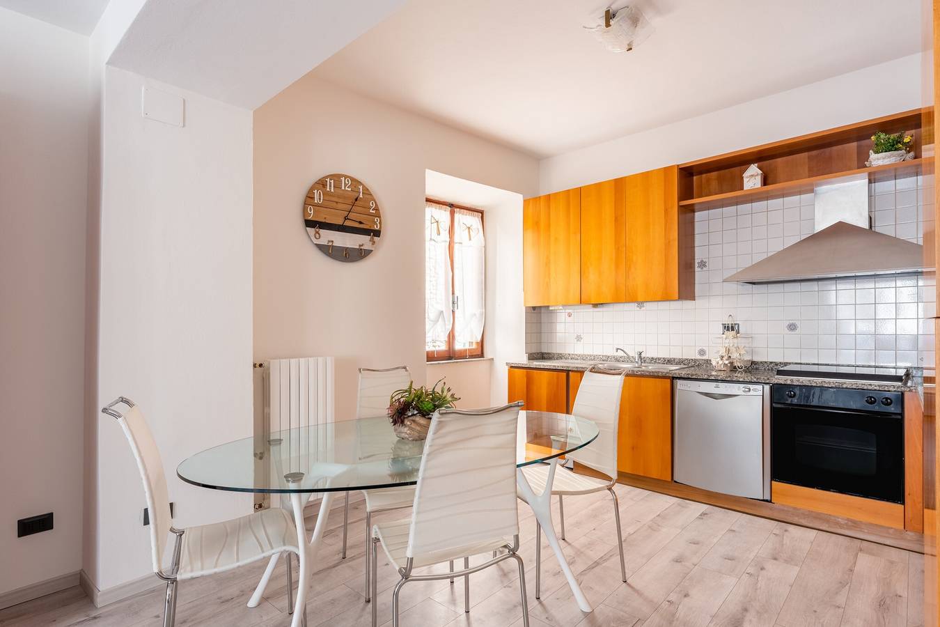 Entire apartment, Holiday Apartment 'La Sapienza' with Wi-Fi in Pistoia, Pistoia Province