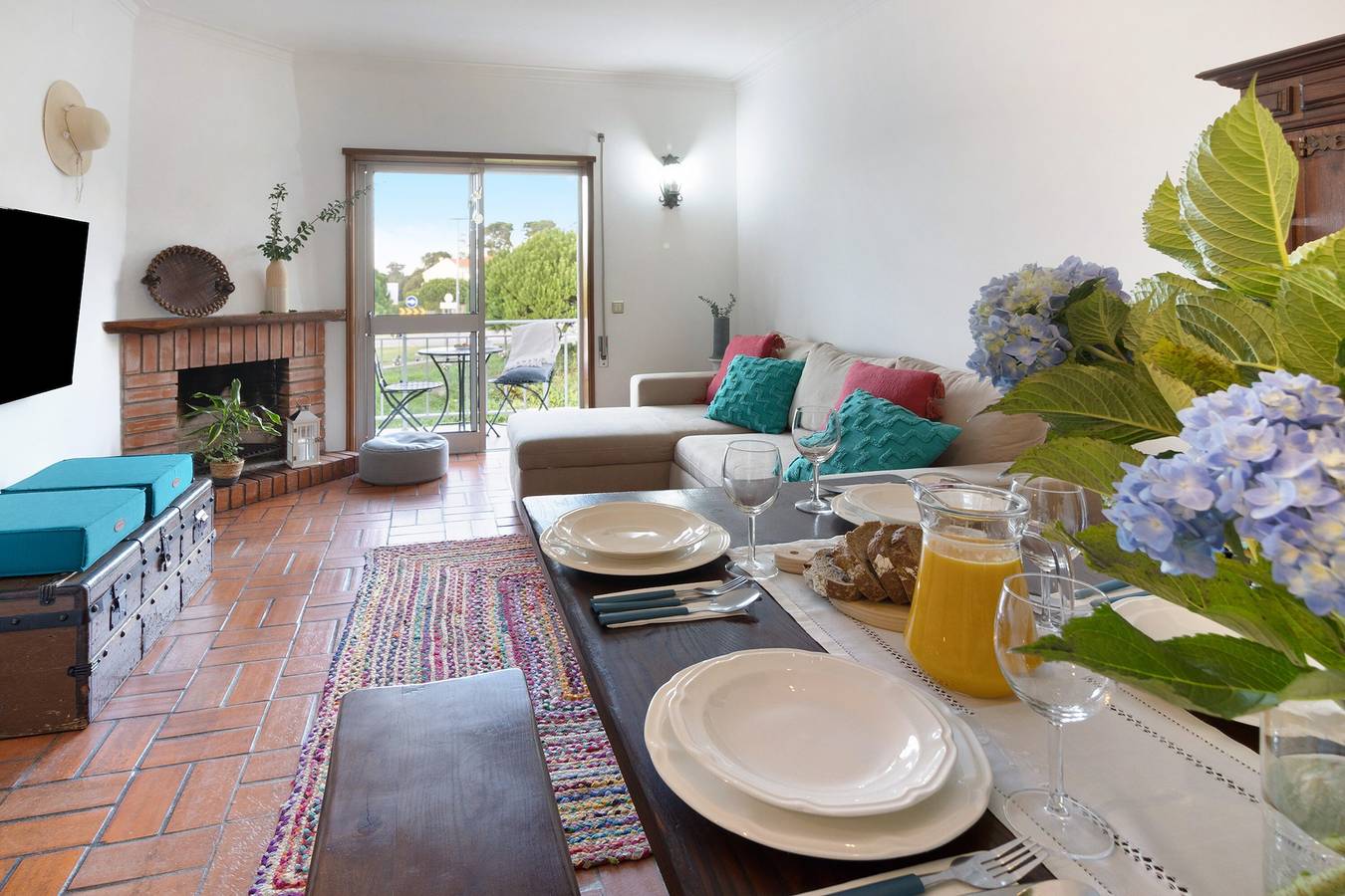 Apartamento inteiro, Apartamento 'Retro Beach House Moledo' com vista para a montanha, Wi-Fi e ar condicionado in Moledo, Distrito de Viana do Castelo