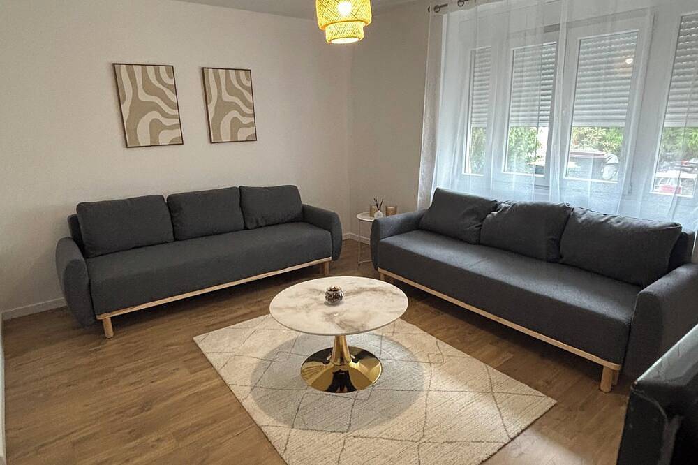 Entire apartment, Spacious accommodation 15 minutes from Paris in Noisy-le-Sec, Seine-Saint-Denis