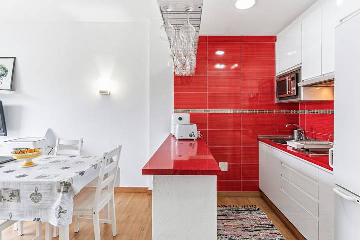 Ganze Wohnung, Ferienhaus 'Francysara' mit Gemeinschaftspool, WLAN und Klimaanlage in Benalmádena Costa, Benalmádena