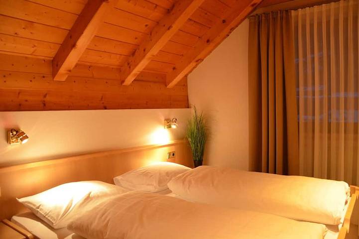 Apartamento entero, Comfortable attic room with panoramic view & balcony - free Wi-Fi in Ortisei, Dolomiti Superski