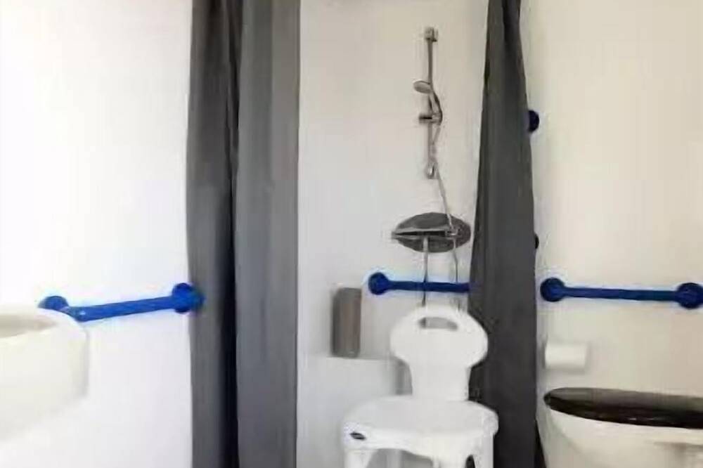 Life Mobil Home Personne à Mobillité Réduite 4 personnes in Roquebrune-sur-Argens, Côte méditerranéenne (France)