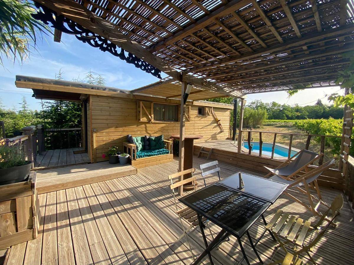 Deluxe Bungalow with Garden View in Roquemaure, Région de Nîmes