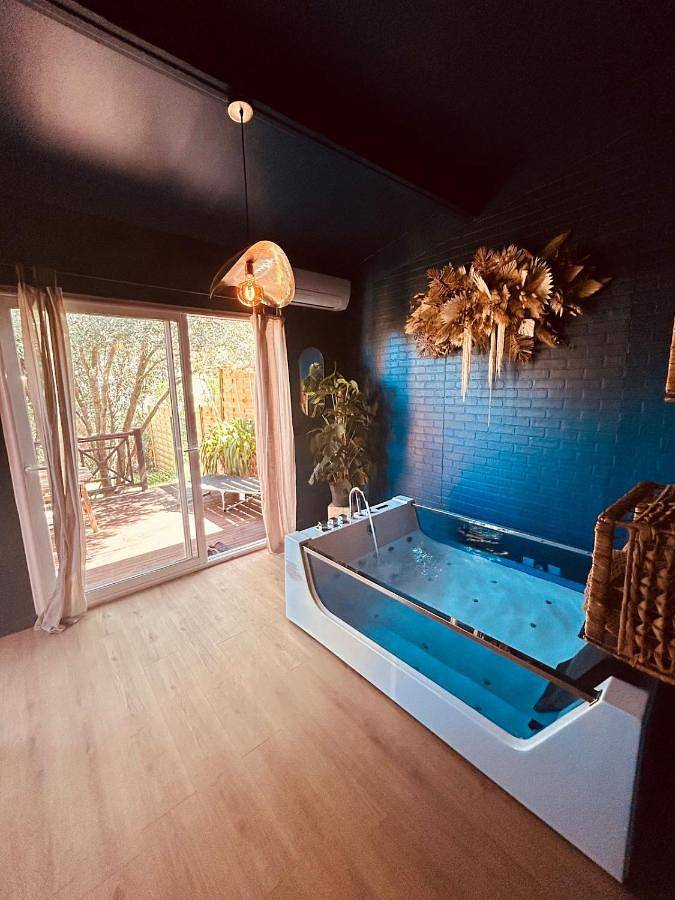 Appartement entier, One-Bedroom Apartment in Saint-Aunès, Côte méditerranéenne (France)