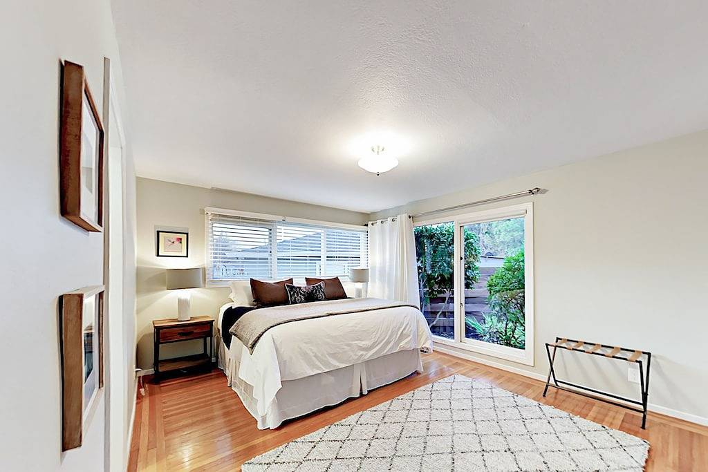 Updated & Sunny Sonoma 1950s Ranch Near Santa Rosa & Wineries in Santa Rosa, California North Coast