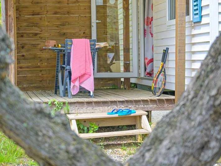 Flower Camping Le Fondespierre - Mobilheim 2 personen - Standard - 15 m² (1 Schlafzimmer - Klimaanlage - Tv) in Castries, Mittelmeerküste (Frankreich)