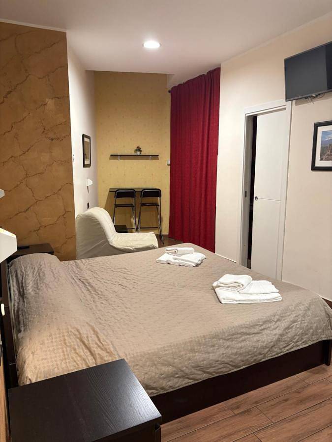 Chambre d’hôte pour 3 personnes, avec balcon et vue à Catane - 3