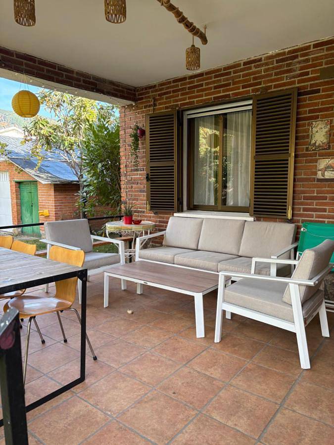 Location de vacances pour 9 personnes, avec Balcon et Terrasse ainsi que Jardin et Piscine à La Adrada - 4
