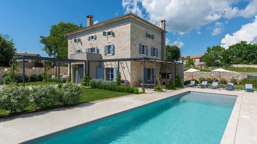 Ferienhaus für 10 Personen, mit Pool und Garten sowie Terrasse