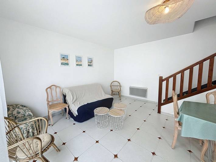 Stadthaus 50m vom Strand und Geschäften, 2 Zimmer, gemeinsamer Hof in Jullouville, Côte de la Déroute