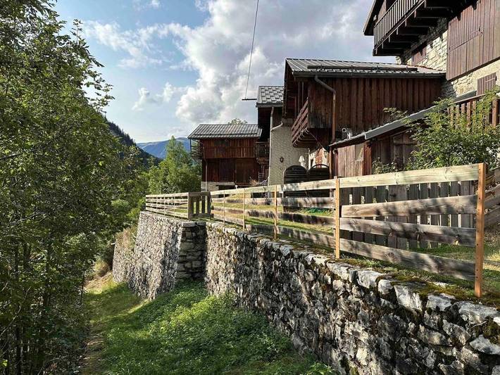 Location de vacances pour 6 personnes, avec Balcon et Terrasse ainsi que Jardin et Vue à Planay