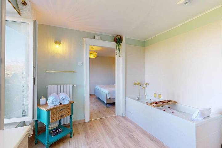 House with Spa and Private Sauna in Lissac-sur-Couze, Brive-la-Gaillarde region