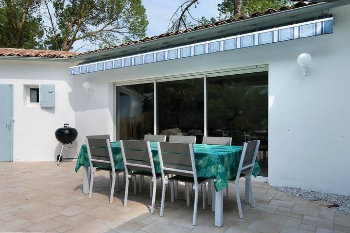 Location de vacances pour 10 personnes, avec piscine et jardin dans Plage Du Gros Jonc Le Bois Plage En Re - 4