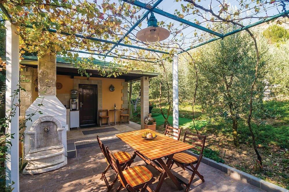 Ganze Wohnung, Stylish Bungalow for Three in Boka Kotorska