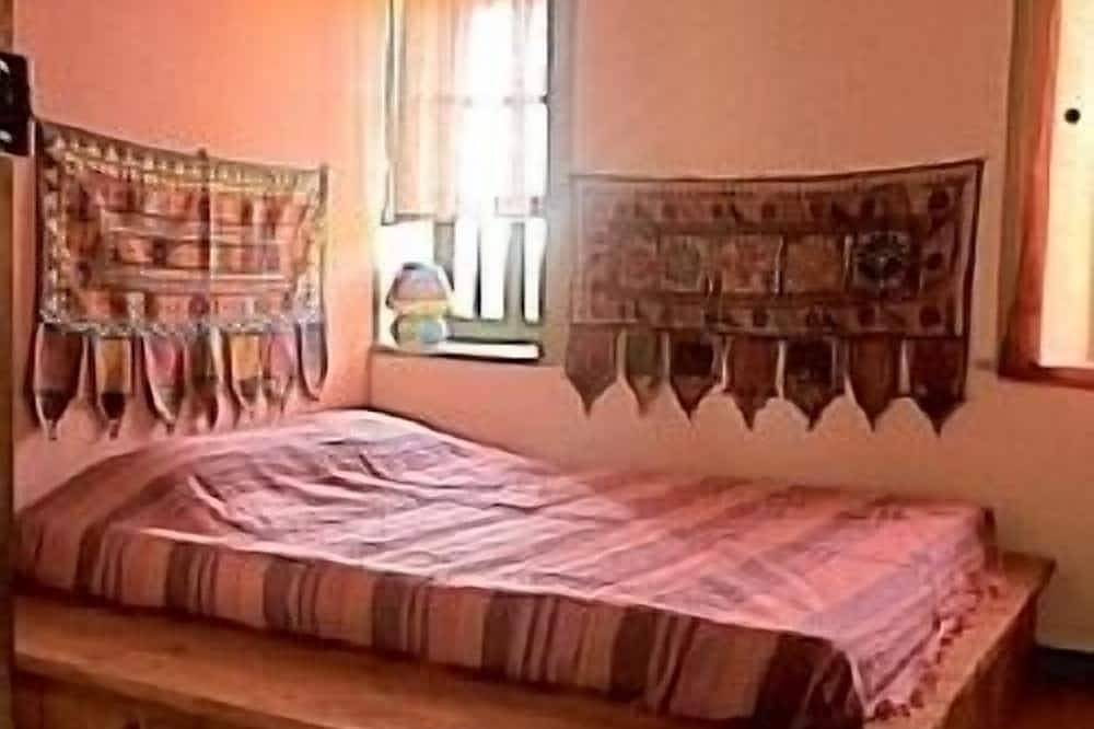 Schönes Steinhaus in einem ruhigen Dorf in Lesbos