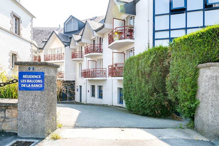 Entire apartment, L'Effet Mer - Studio Apartment, Sleeps 4 in La Richardais, Saint-Malo region