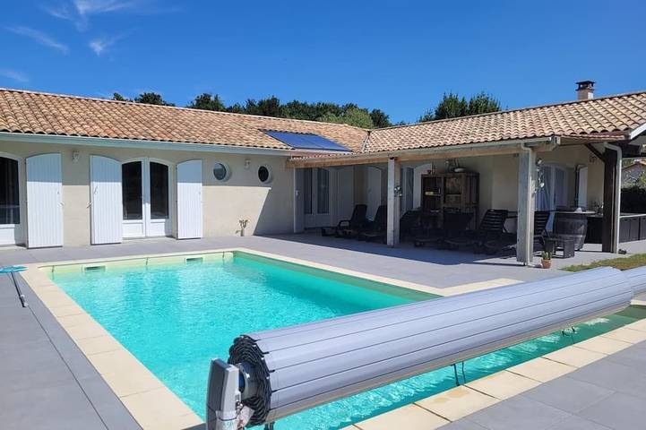 Maison de vacances pour 6 personnes, avec jardin et piscine à Vensac
