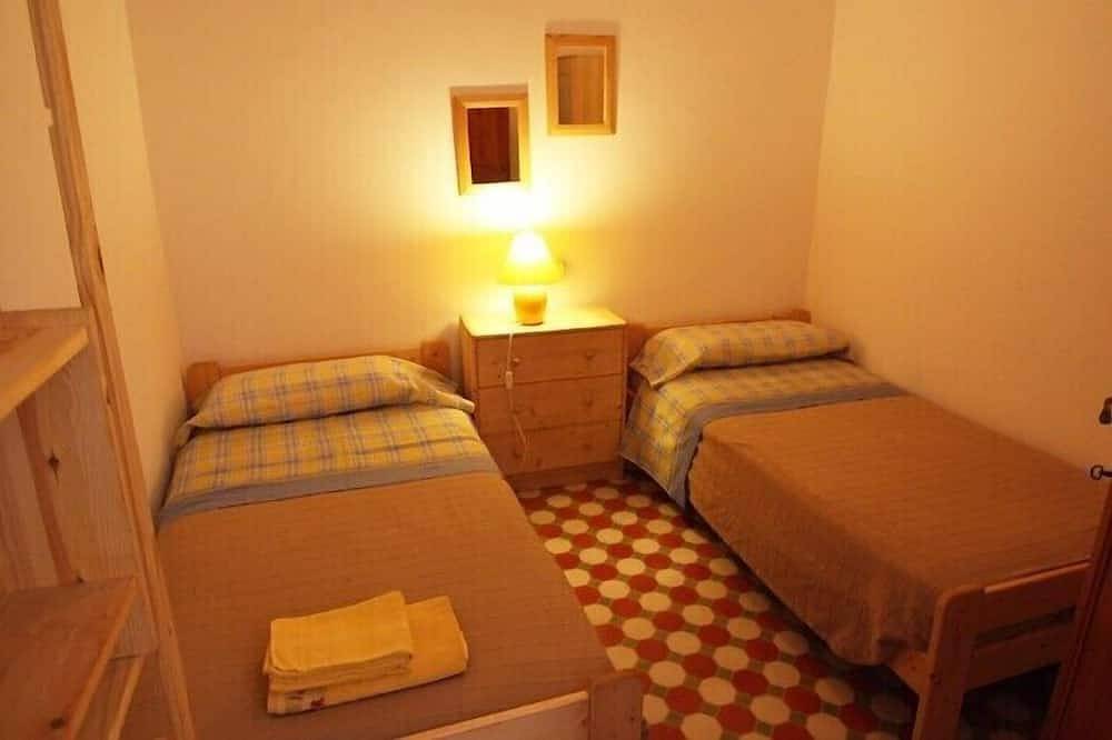 Apartamento entero, Apartamento frente al mar en Port de Soller. 10 metros de la playa. Wi-Fi gratis. in Puerto de Sóller, Sóller