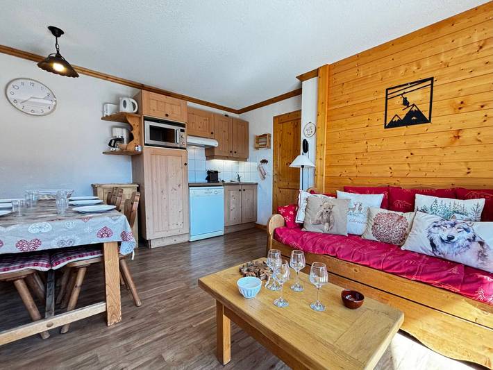 Gîte pour 6 personnes, avec terrasse et piscine dans Office De Tourisme De Notre Dame De Bellecombe