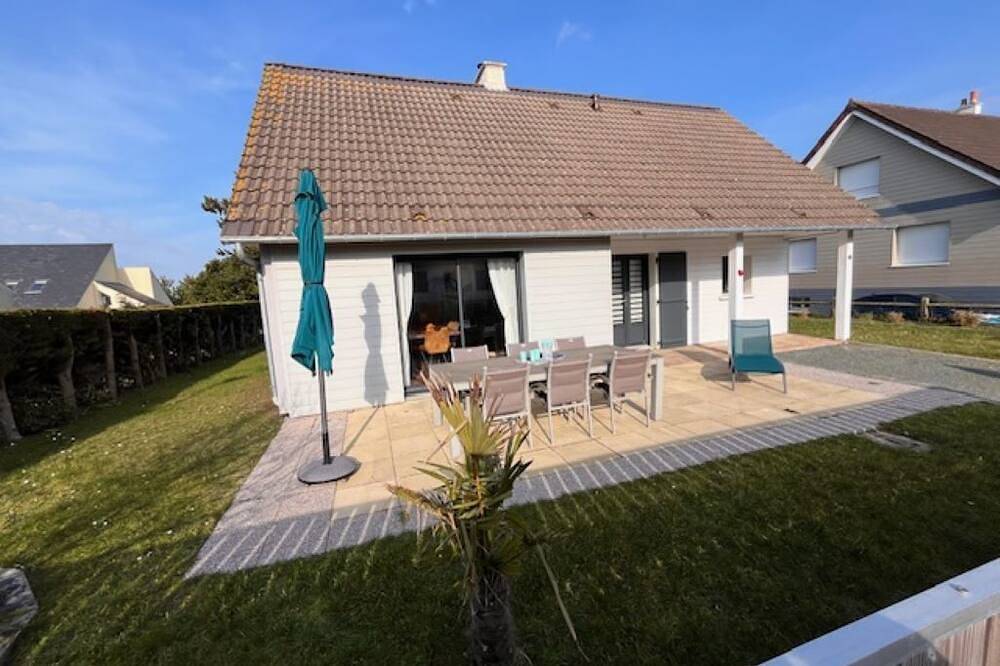 House by the sea in Gouville-sur-Mer, Coutances