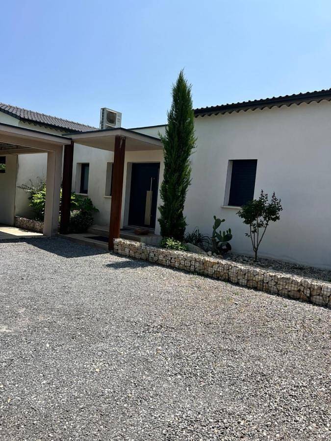 Location de vacances pour 8 personnes, avec piscine ainsi que vue et jardin à Boisset-et-Gaujac - 2