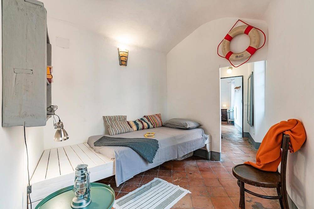 Entire apartment, Awesome apartment in Imperia with Wifi in Spiaggia d'Oro (Imperia), Imperia