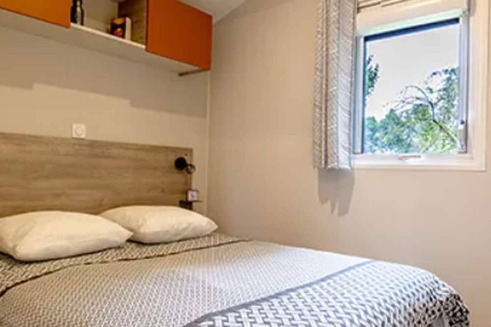 Mobile home with terrace in Pordic for 4 people in Pordic, Côte de Goëlo