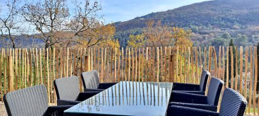 Gîte pour 8 personnes, avec jardin ainsi que terrasse et vue à Le Bar-sur-Loup