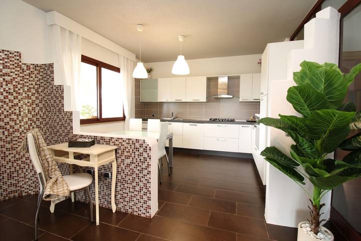 Ferienhaus für 9 Personen, mit Terrasse und Garten in Siniscola - 2