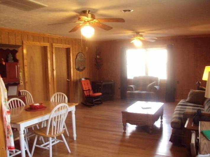Vacation rental for 4 people, with terrace and hot tub in Shenandoah Valley