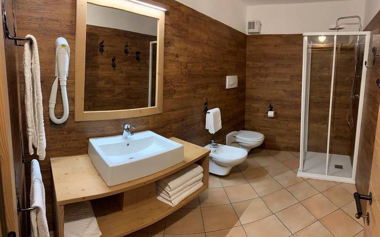 Gîte pour 3 personnes, avec jardin ainsi que vue et vue sur le lac à Molveno - 2