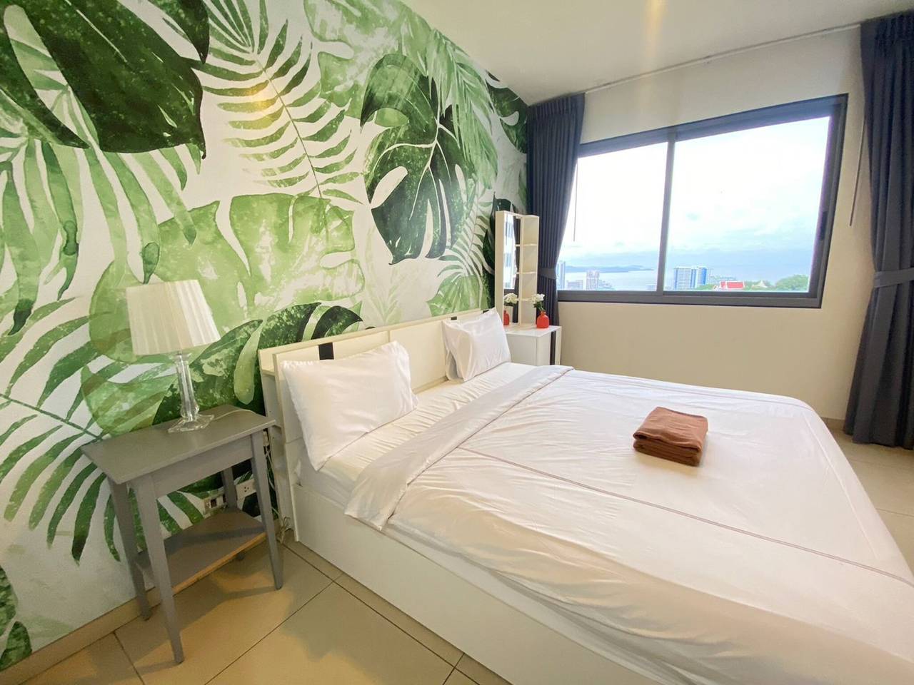 Apartamento entero, Unidad de 2 dormitorios en piso alto con vista al mar in Pattaya, Provincia de Chon Buri