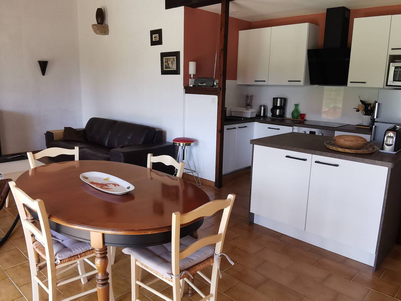 Bright house for 6, 700m from beach, spacious garden in Saint-Vincent-sur-Jard, Vendée