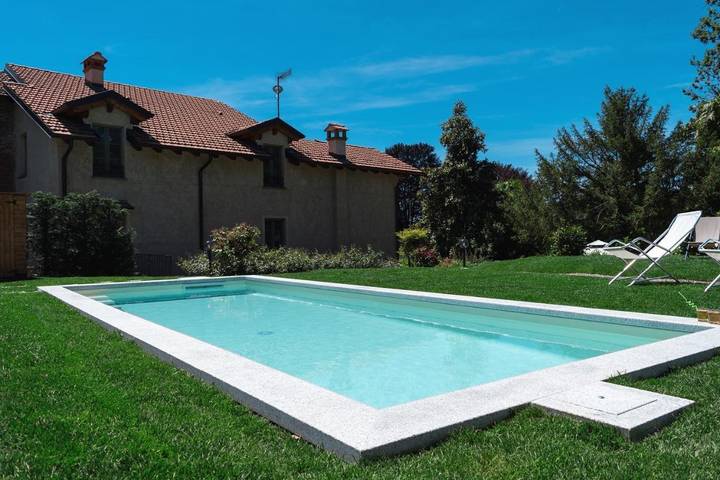 Villa per 9 persone, con Balcone e Terrazza nonché Giardino e Piscina sul Lago d'Orta