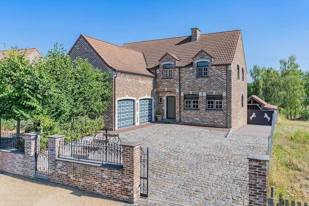 Ruime karakteristieke woning rustig gelegen vlakbij Tongeren centrum. in Tongeren, Belgisch-Limburg